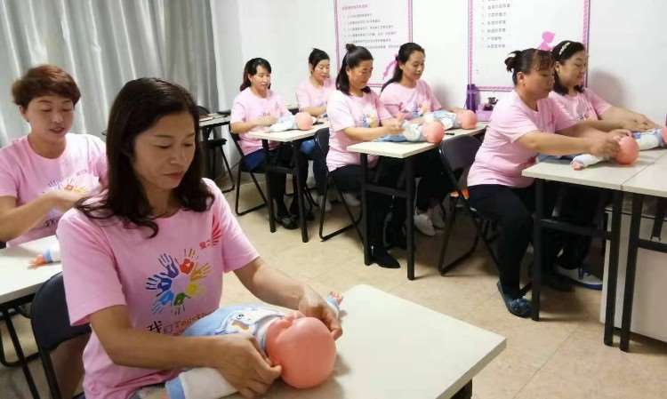 大連愛(ài)之翼家政服務(wù) 專業(yè)守護(hù)，讓家更溫馨